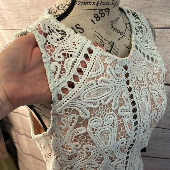 Lulu’s Dream Life Dress Lace Overlay NWT Bodycon Light Blue Size Medium - Picture 4 of 12